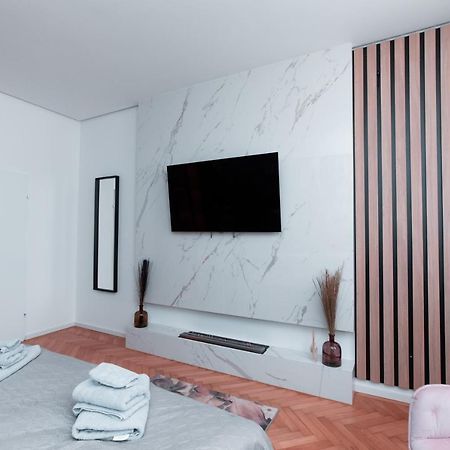 Petit Luxe Apartment เวียนนา ภายนอก รูปภาพ