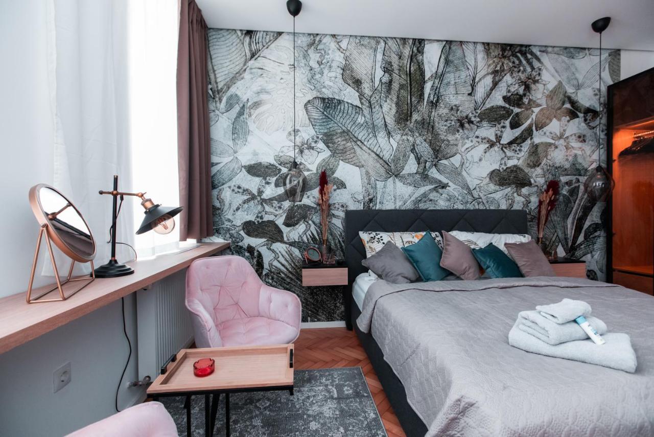 Petit Luxe Apartment เวียนนา ภายนอก รูปภาพ