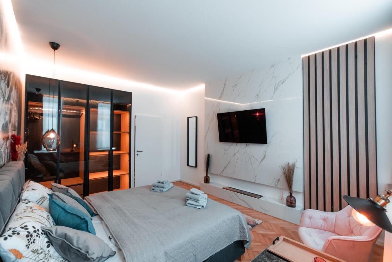 Petit Luxe Apartment เวียนนา ภายนอก รูปภาพ