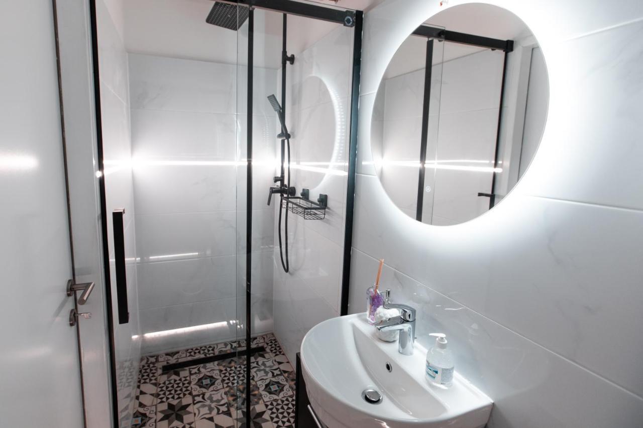 Petit Luxe Apartment เวียนนา ภายนอก รูปภาพ